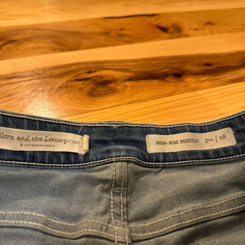 Anthropologie Light Wash Embroidered Cropped Jeans - Picture 5 of 10